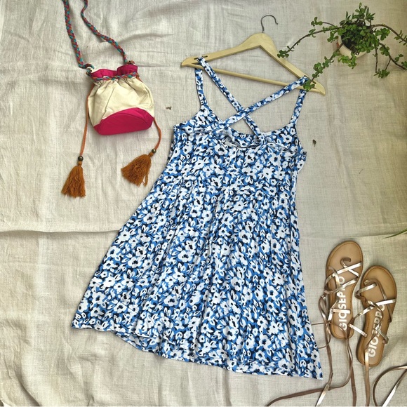 Blue Floral Cross-back Dress - Picture 4 of 6